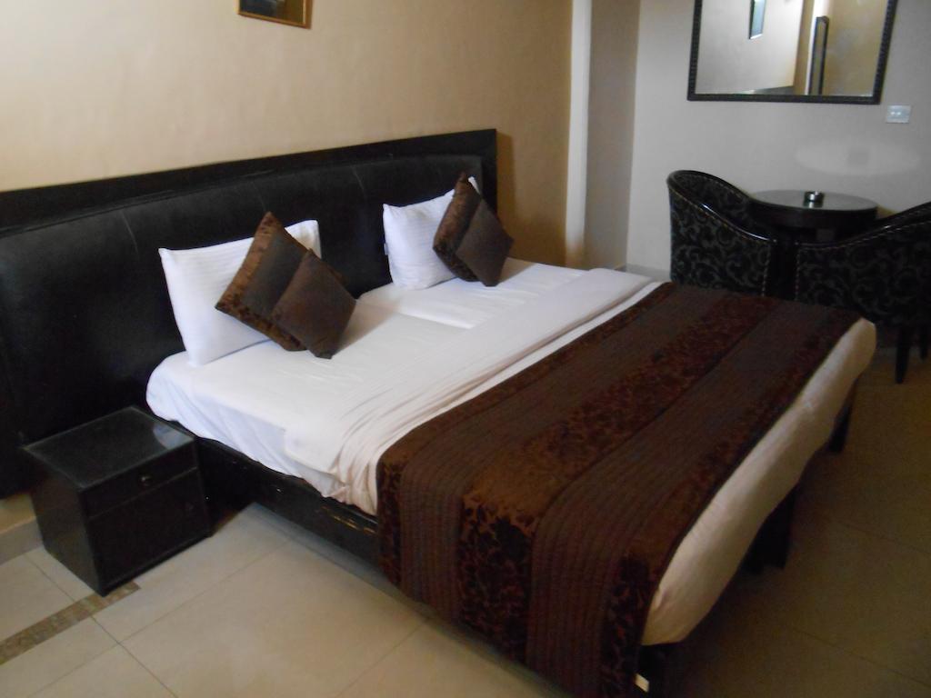 Fabexpress Lloyd House Hotel New Delhi Værelse billede